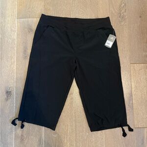 bcg Black Pull-On Capri Pants with Elastic Waist